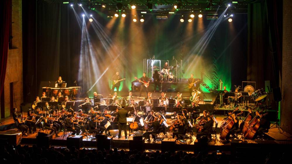 “Es importante hacer estos tributos a bandas de rock legendarias porque durante muchas generaciones nos han influenciado” afirma el director de este tributo, Juan David Osorio. FOTO: CARLOS VELÁSQUEZ