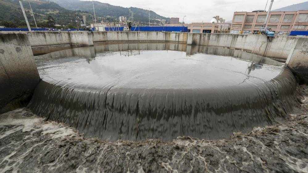 Pozo desarenador, donde el sedimento queda en la parte inferior del recipiente. Foto: Robinson Sáenz