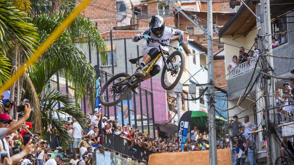 dh urban bike comuna 13
