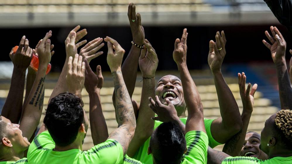Como es tradición antes de la final, jugadores y aficionados de Nacional armaron la fiesta en el último entrenamiento del equipo. Foto: JAIME PÉREZ MUNEVAR
