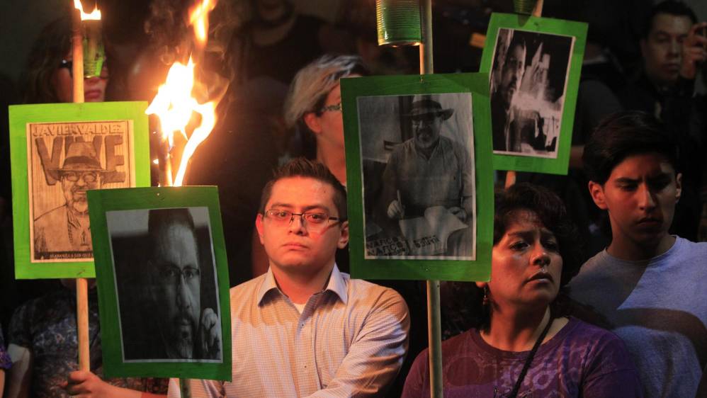 Con plantones y marchas, los mexicanos reclamaron justicia a las autoridades por el asesinato del periodista Javier Valdez y otros reporteros cuyos homicidios han quedado impunes. FOTO EFE