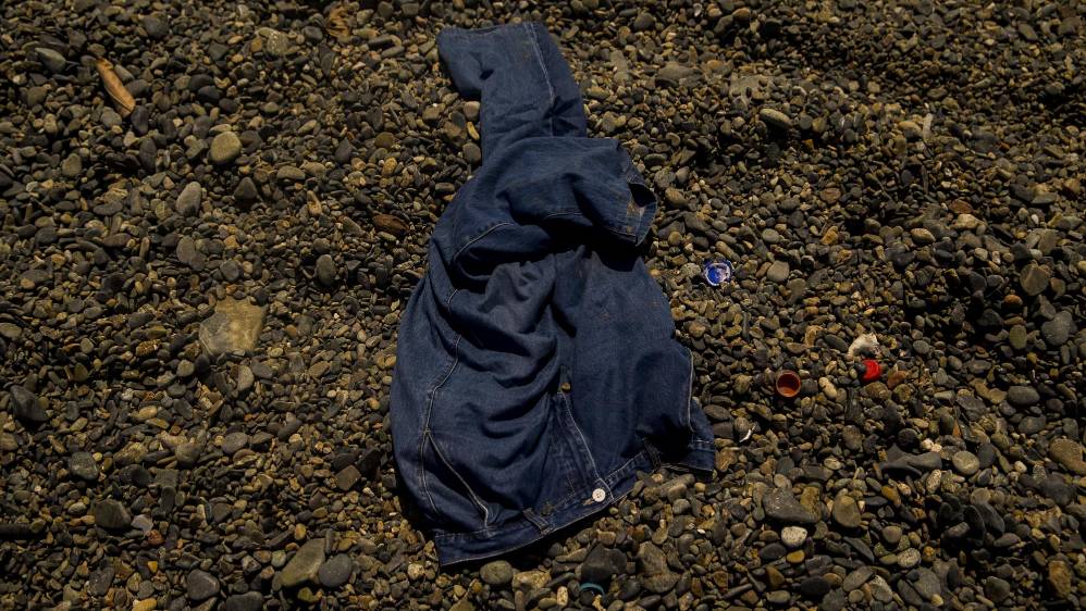 Viajan con pocas pertenencias, algunas de las cuales deben dejar abandonadas en las playas y la selva cuando ocurren los operativos y huyen hacia la selva. Foto: Esteban Vanegas