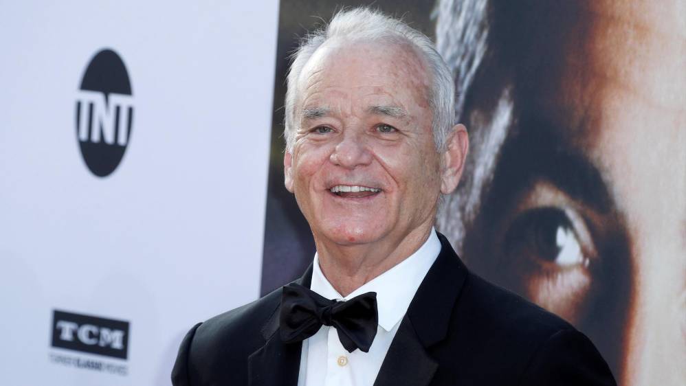 El actor estadounidense Bill Murray posa para los fotógrafos a su llegada a la gala de entrega del 46º premio a la carrera profesional que entrega el Instituto de Cine Americano (AFI) en el teatro The Dolby Theatre de Hollywood. FOTO Efe