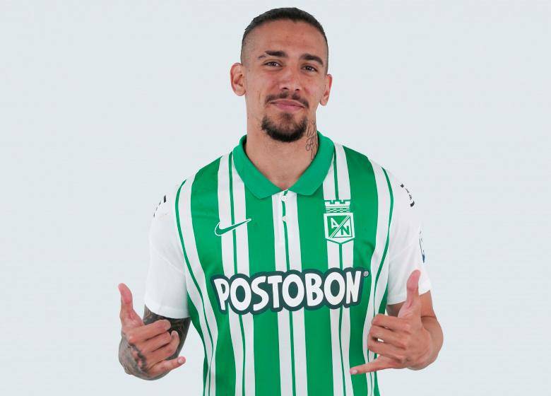 Francisco Da Costa con la camiseta de Nacional. El goleador empezará los entrenamientos el 5 de enero. FOTO atlético nacional