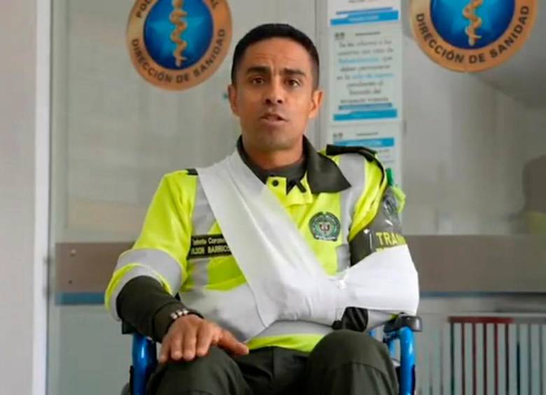 El teniente coronel Wilson Barrios Perdomo es el policía que aparece en el video que se hizo viral en redes sociales en medio de las protestas en Bogotá. FOTO: CAPTURA DE VIDEO 