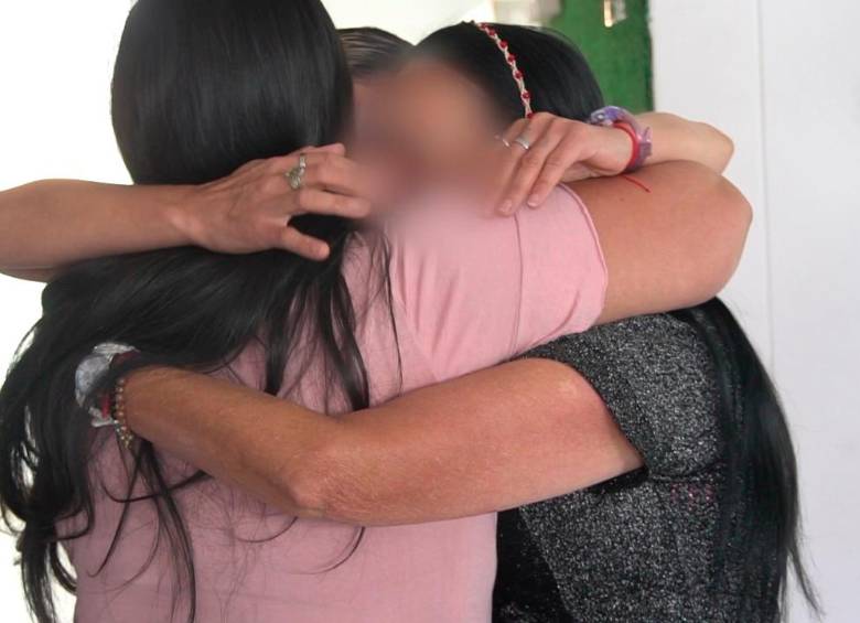 Belén se reencontró con su madre y su hermana tras 26 años de no verse. FOTO Cortesía