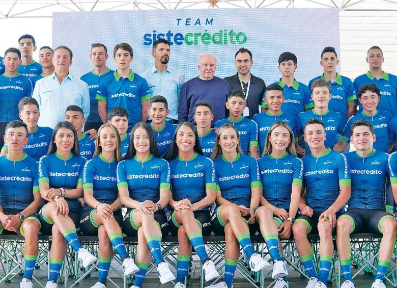Sistecrédito presentó a sus 31 ciclistas para las competencias de 2023