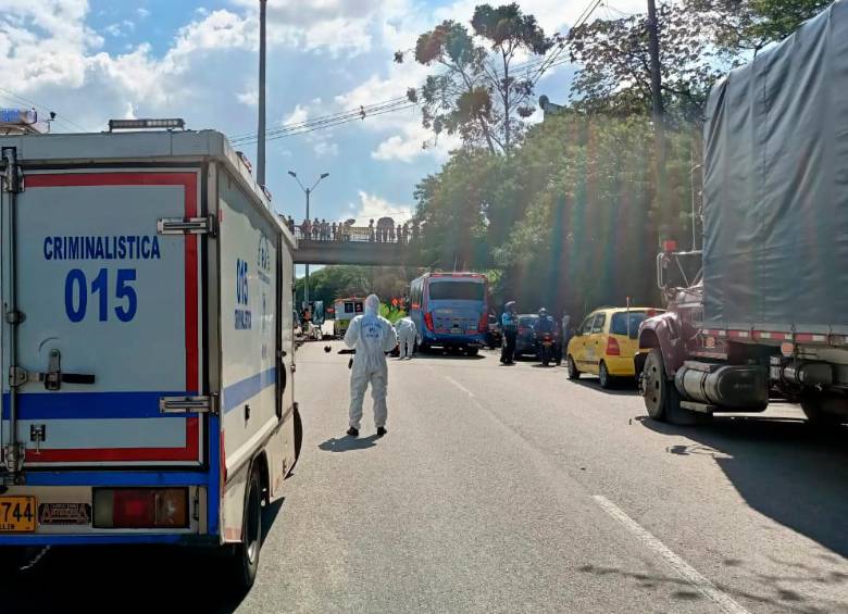 La imagen corresponde al primer accidente de esta racha, registrado el pasado miércoles en la autopista Norte, en el barrio Toscana. FOTO CORTESÍA