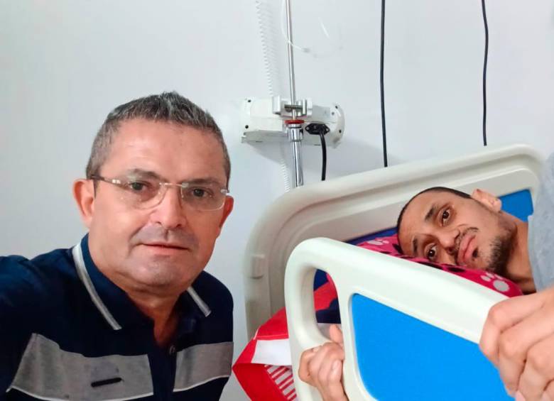 El candidato dijo que se dedicará a cuidar de su hijo. Foto: Twitter. 