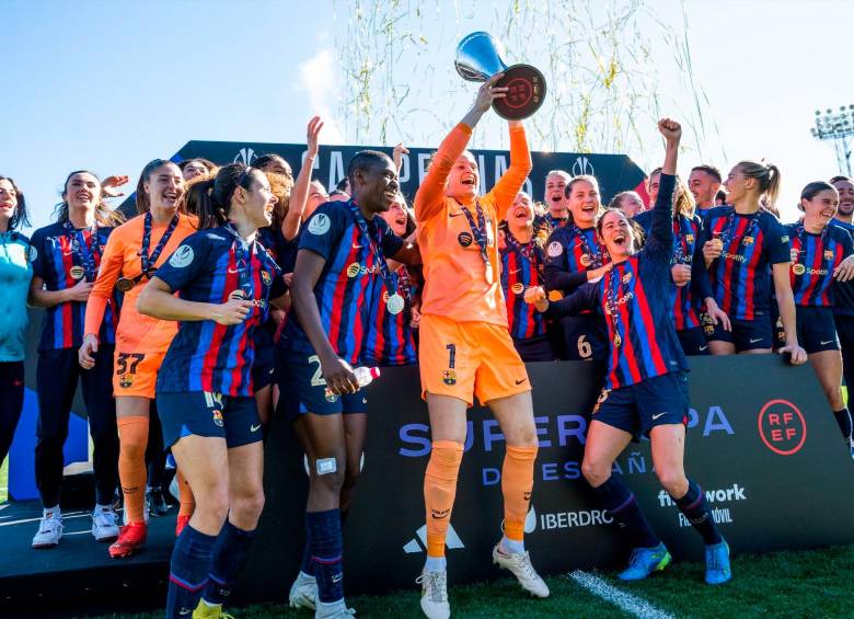 Barcelona se coronó campeona de la Supercopa luego de ganarle 0-3 a la Real Sociedad en Mérida. FOTO TWITER @FCBFEMENI