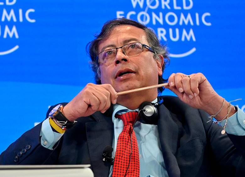 El presidente Gustavo Petro defiende la idea de descarbonización de la economía en el Foro Económico Mundial, en Davos, Suiza. FOTO cortesía