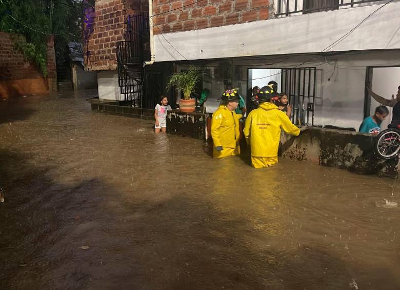 El regreso a casa fue traumático para muchos, como para el motociclista de la foto. Foto: Tomada de Twitter