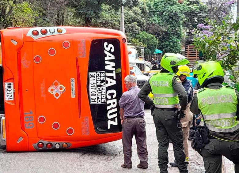 Organismos de atención y socorro atienden el accidente. FOTO: cortesía. 