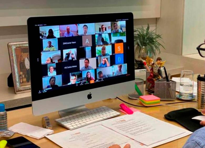 Las partes pueden llegar a acuerdos como el de pactar pagos adicionales para compensar a los trabajadores por prestar sus equipos para trabajar y por gastos adicionales en servicios públicos. FOTO Colprensa.