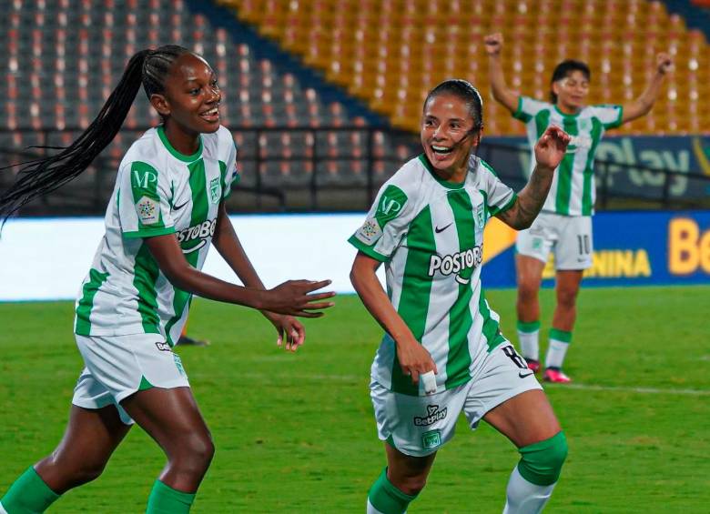 Geraldine Cardona celebra el segundo tanto para el Atlético Nacional, que finalmente goleó 3-1 a Real Santander. FOTO CORTESÍA NACIONAL 