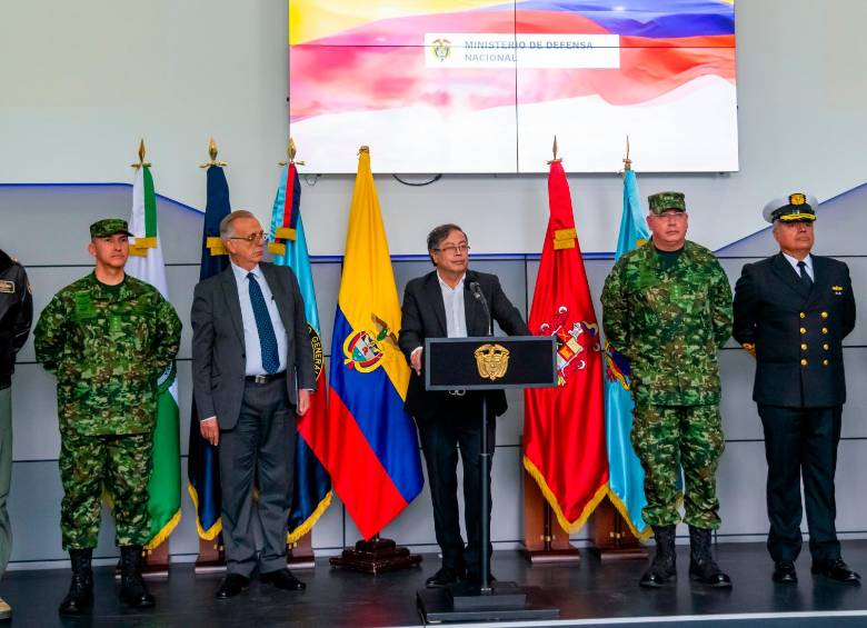 La Cúpula Militar que acompañará a Petro: general Luis Carlos Córdoba Avendaño, general Luis Mauricio Ospina, general Helder Fernán Giraldo Bonilla, vicealmirante José Joaquín Amézquita García y el general Henry Armando Sanabria Cely. FOTO Cortesía