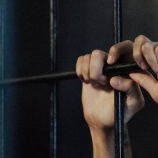 Tras ser capturado, el hombre de 23 años fue enviado a la cárcel. FOTO: Twitter Fiscalía