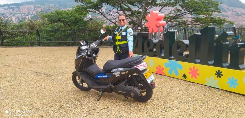 Así estuvieron las motos eléctricas, guardadas en un parqueadero, luego de ser entregadas en donación por el gobierno de Corea. FOTO CORTESÍA