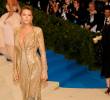 Blake Lively ha sido una invitada habitual a la gala del Met. En 2016, llevó un vestido de Atelier Versace para la inauguración de la exposición dedicada a Rei Kawakubo. FOTO EFE