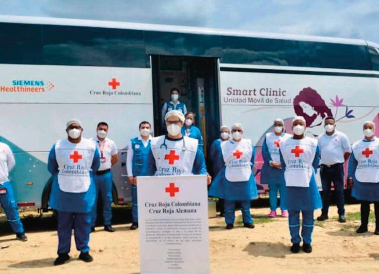 El Smart Clinic es operado por la Cruz Roja y solo hay tres en el mundo. El que rueda por La Guajira lleva 14 meses, incluso, pasando por el desierto de esta región. FOTO Cruz Roja