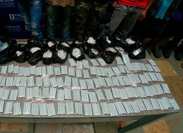 En el operativo fueron incautadas sustancias como marihuana, cocaína. También, dinero en efectivo, celulares y una motocicleta. FOTO: CORTESÍA. 