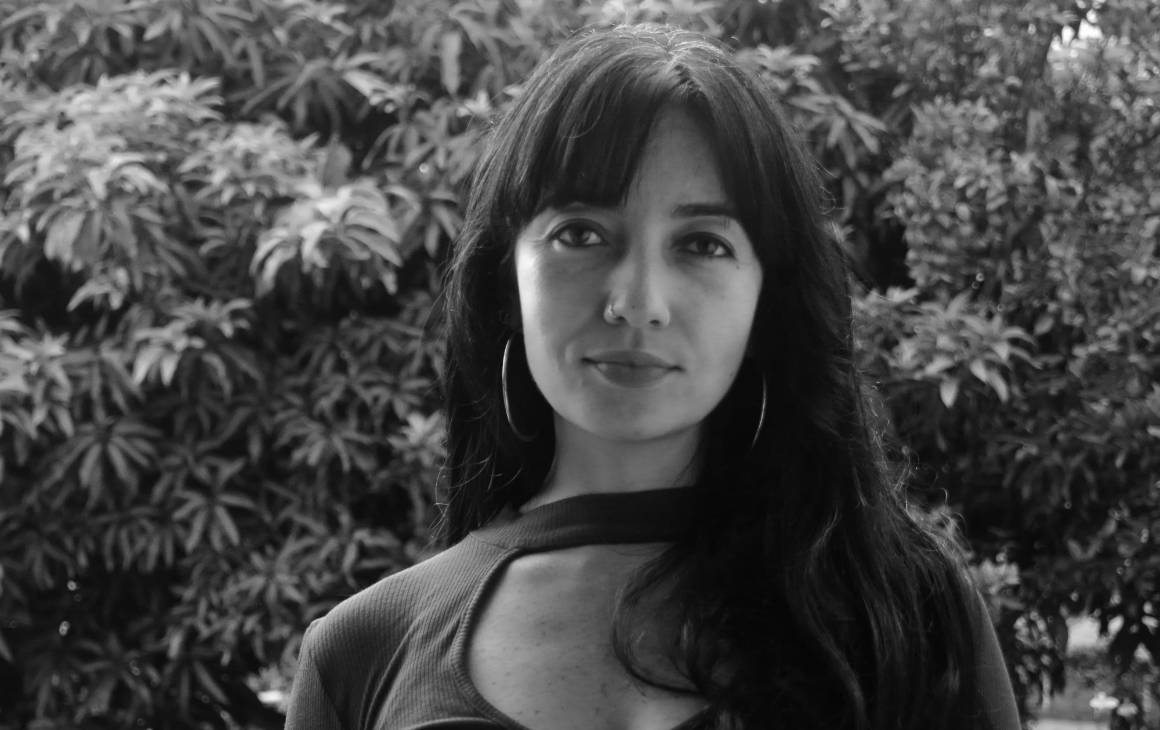 Una mujer, su canto, un río, el país