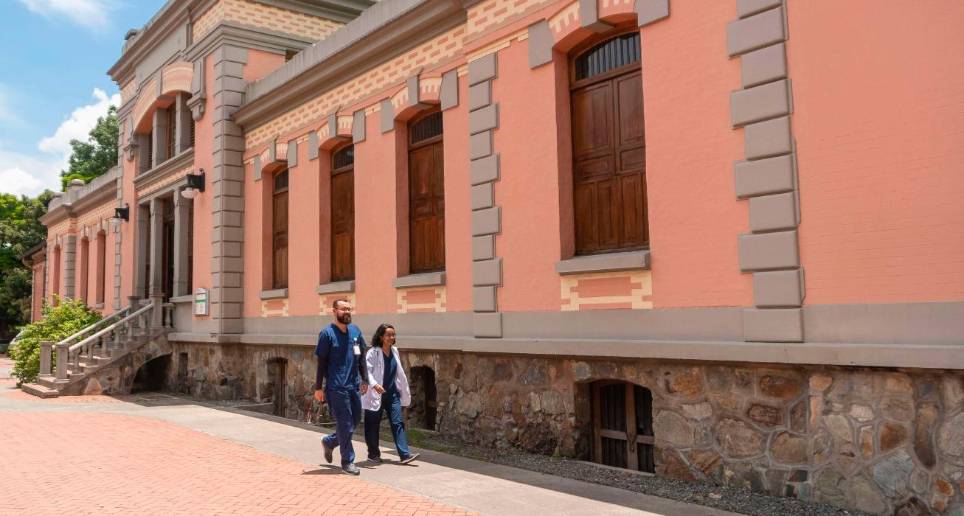 La institución ajustó más de un siglo en el centro de la ciudad. Es un referente arquitectónico, educativo y ambiental de la ciudad. FOTO: Cortesía.