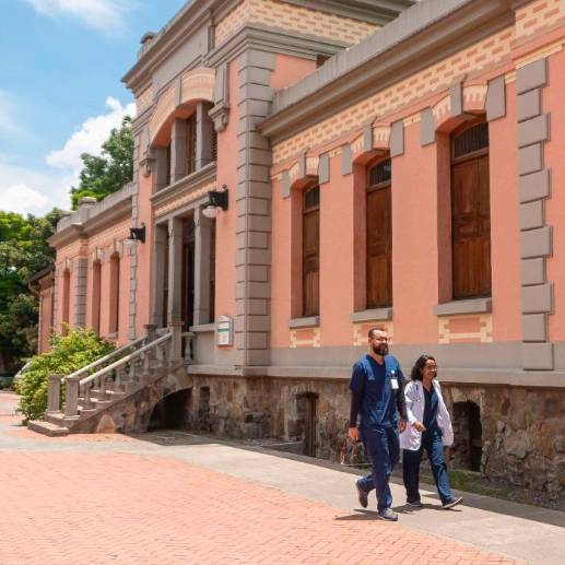 La institución ajustó más de un siglo en el centro de la ciudad. Es un referente arquitectónico, educativo y ambiental de la ciudad. FOTO: Cortesía.