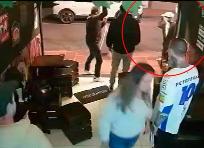 La agresión ocurrió en la noche del lunes 13 de febrero. Las autoridades están tras la pista de los agresores. FOTO: CAPTURA DE VIDEO 