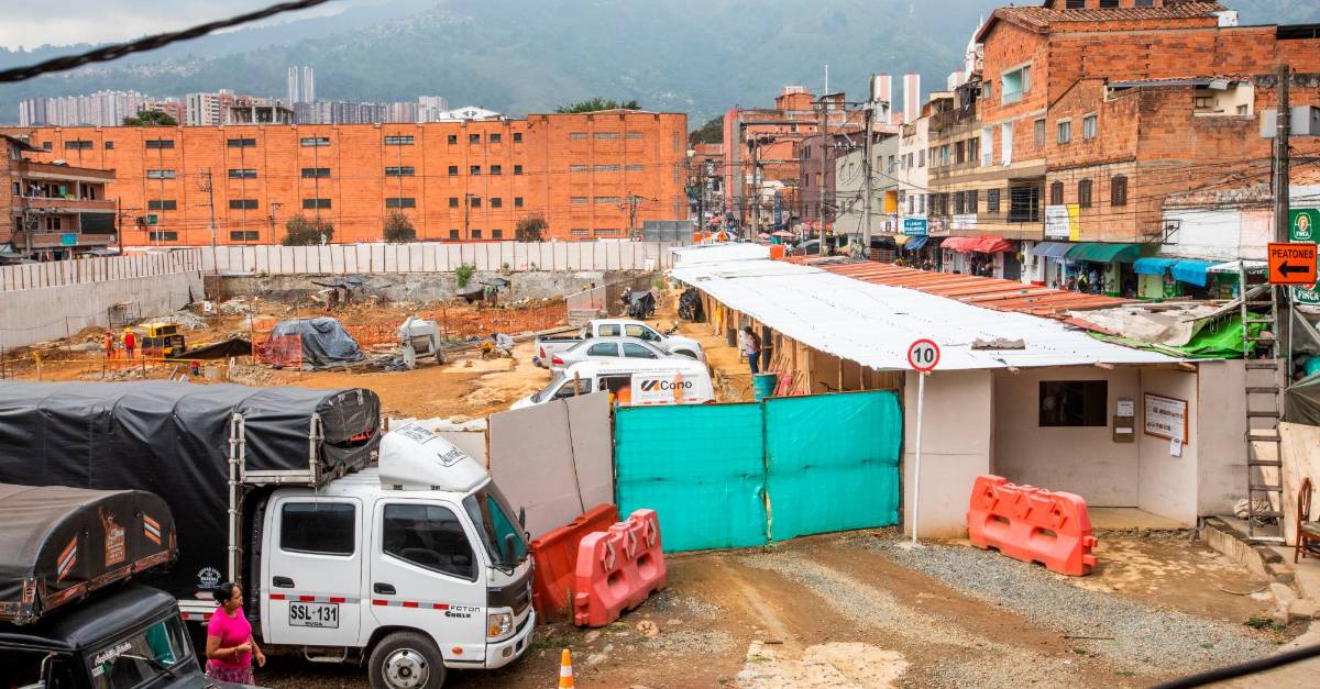 Las grandes obras prometidas en Bello no se entregarán este año