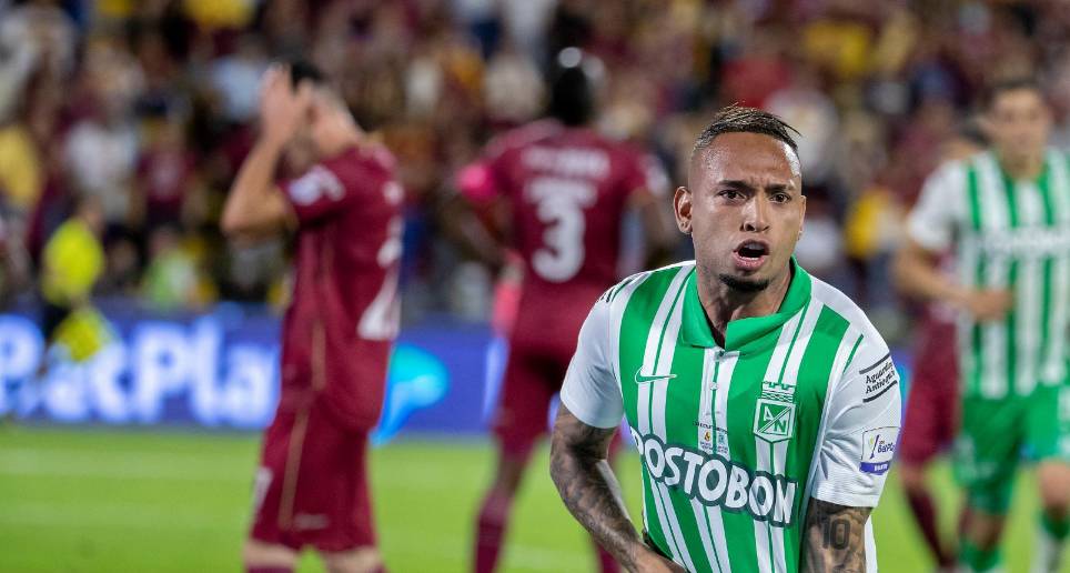 Jarlan Barrera marca el primero de la noche para el verde en el duelo ante Pereira en el Hernán Ramírez Vilegas. FOTO COLPRENSA