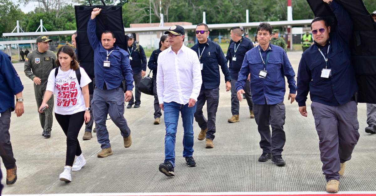 gustavo petro estuvo en bajo cauca por paro minero