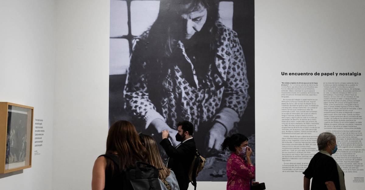 Violeta inédita”, una exposición de la obra de Parra
