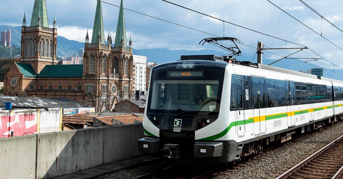 Metro opera con normalidad tras falla