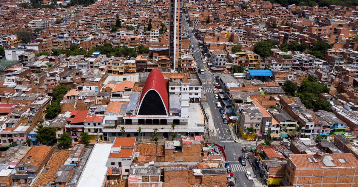 Estos cinco barrios de Medellín han visto la vida a la luz de una iglesia Estos cinco barrios de Medellín han visto la vida a la luz de una iglesia