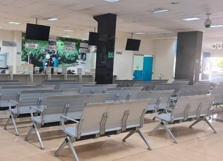 Las taquillas de la Secretaría de Movilidad en Caribe están inhabilitadas para la mayoría de los servicios, los cuales fueron trasladados a la sede de la dependencia en Premium Plaza y Sao Paulo. FOTOS SANTIAGO OLIVARES TOBÓN
