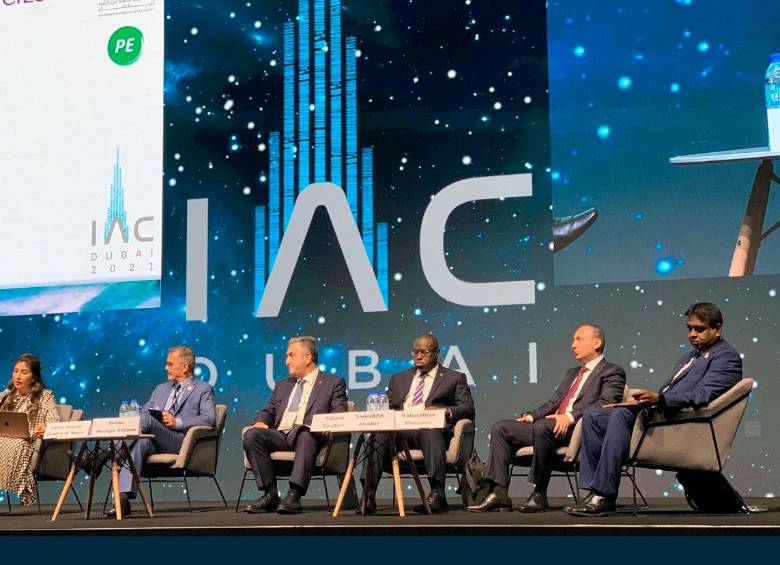 La AEC participó en el congreso de la Federación Internacional de Astronáutica en Dubai en 2021. Foto: Twitter Pilar Zamora