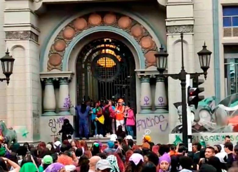 La situación fue controlada por la Alcaldía y la Defensoría del Pueblo. FOTO EL COLOMBIANO 