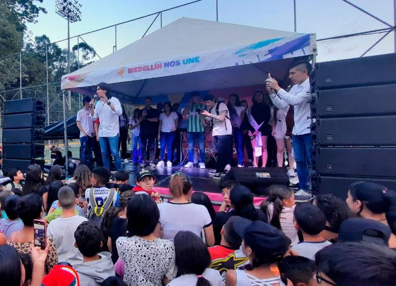 Además de la comida y los regalos, cada evento tenía un montaje complejo y costoso, como este en San Cristóbal.FOTO el colombiano