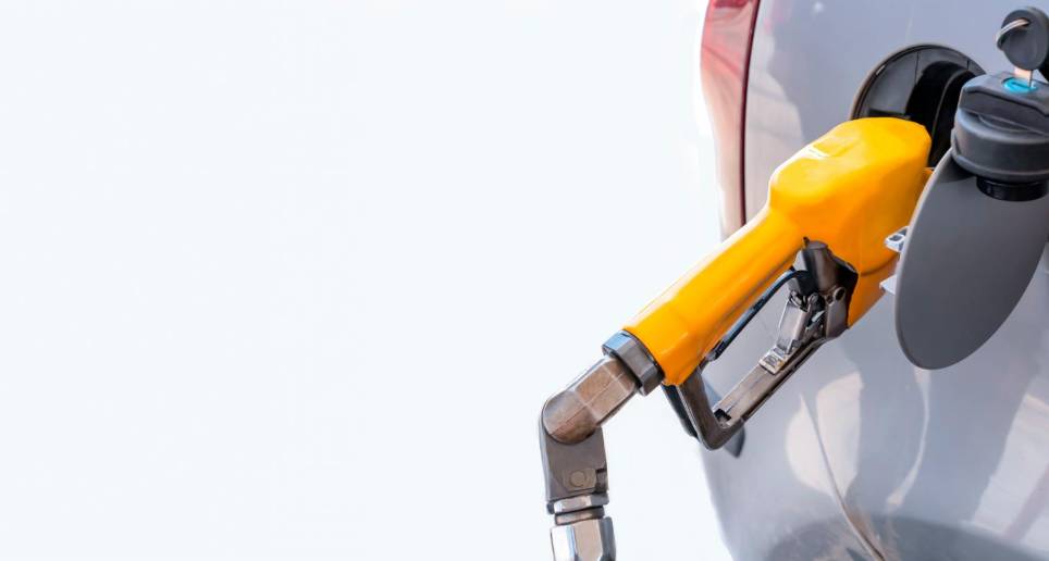Una de las maneras de saber si su carro necesita gasolina extra es si hay cascabeleo. También revisando en el manual de usuario el octanaje que pide su auto. FOTO sstock.
