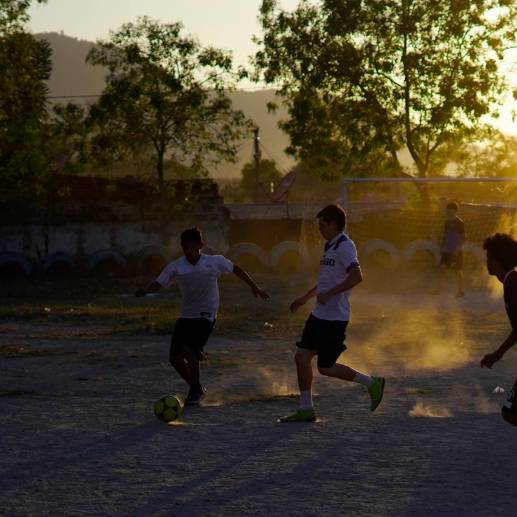 Esta es la cancha de Las Margaritas, donde cada tarde juegan un partido de fútbol en un escenario que era sede de confrontación entra pandillas. FOTO <b>CORTESÍA VÍCTOR PEÑA, EL FARO</b>
