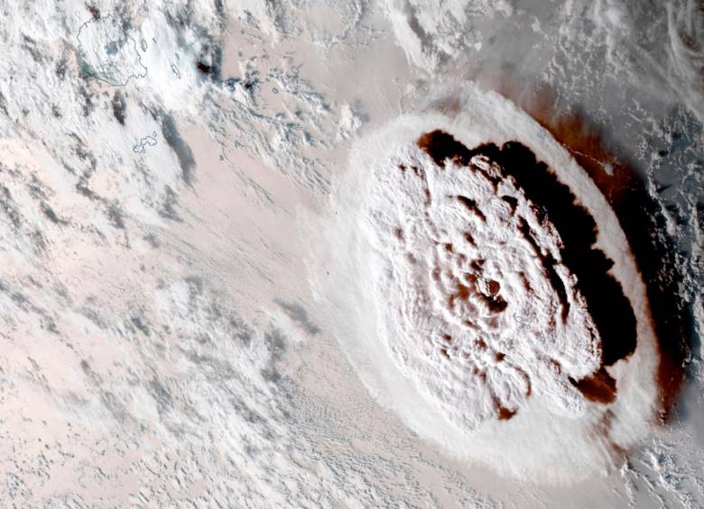 Así se vio la erupción del volcán Tonga. Foto EFE