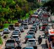 La medida de pico y placa comienza a las 5:00 a.m. para vehículos particulares y motos y a las 6:00 para los taxis. En ambos casos va hasta las 8:00 p.m. FOTO Camilo Suárez