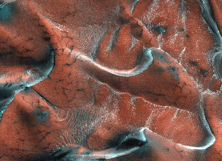 Dunas de arena helada en Marte. Foto: NASA/JPL/La Universidad de Arizona 