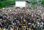 Las personas que se concentraron en el Parque de los Deseos iniciaron su marcha pasando por Barranquilla hasta llegar a Punto Cero. Foto: Manuel Saldarriaga