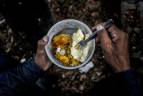 Muchos trabajadores prefieren los platos caseros por economía y sabor. Foto: Camilo Suárez Echeverry