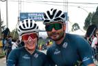 Giovana Arcila Vásquez hizo el mejor tiempo en la categoría de mujeres, en el Fondo Medio (60 km). A su lado, su entrenador Jorge Sanabria; tiempo 2 horas 2 minutos y 4 segundos. FOTO EL COLOMBIANO
