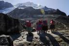 Este grupo de mujeres aimaras reivindica la lucha de género por medio del montañismo. Foto: AFP