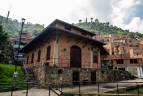 En esta edificación se generaba la energía que movía el antiguo tranvía de Medellín. Foto: Esteban Vanegas