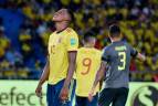 La desilusión de Yerry Mina tras la anulación del gol por una mano dentro del área Foto: Getty Images 